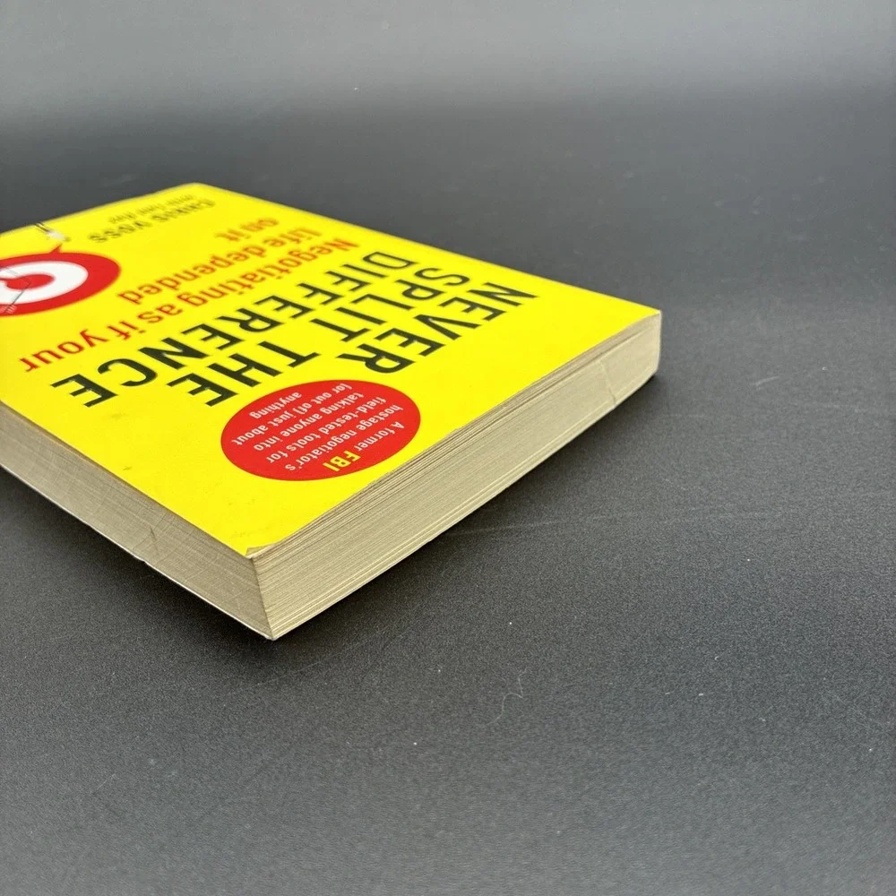Never Split the Difference Chris Voss Tahl Raz Negotiation Business Paperback